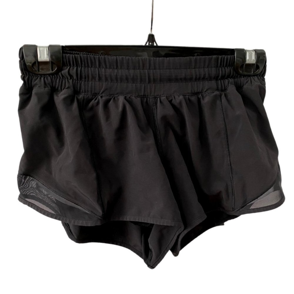 Black lululemon Hotty Hot Short 2.5 in